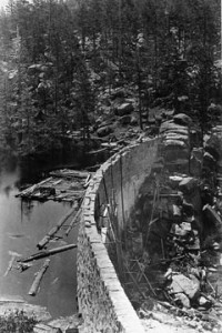 The original rock dam under construction at Big Bear Valley in 1884.