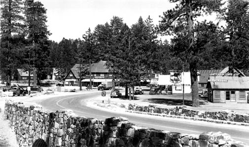 ws-34-fawnskin This north/east view shows Fawnskin in the 1940's. By then, Fawnskin was beginning to look a lot like it does today. - Rick Keppler collection.